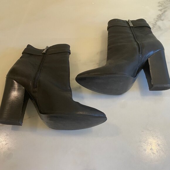 Vince Camuto Bootie in Black Leather, Size 10 - Picture 4 of 5